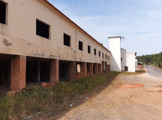 Foto 1 Antiga fábrica de cerâmica, com terreno, Santarém