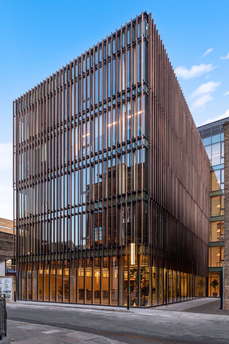 Black & White Building, Londres, Reino Unido.jpg