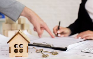 Bx_brown-wooden-cottage-with-keys.jpg