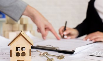 Bx_brown-wooden-cottage-with-keys.jpg