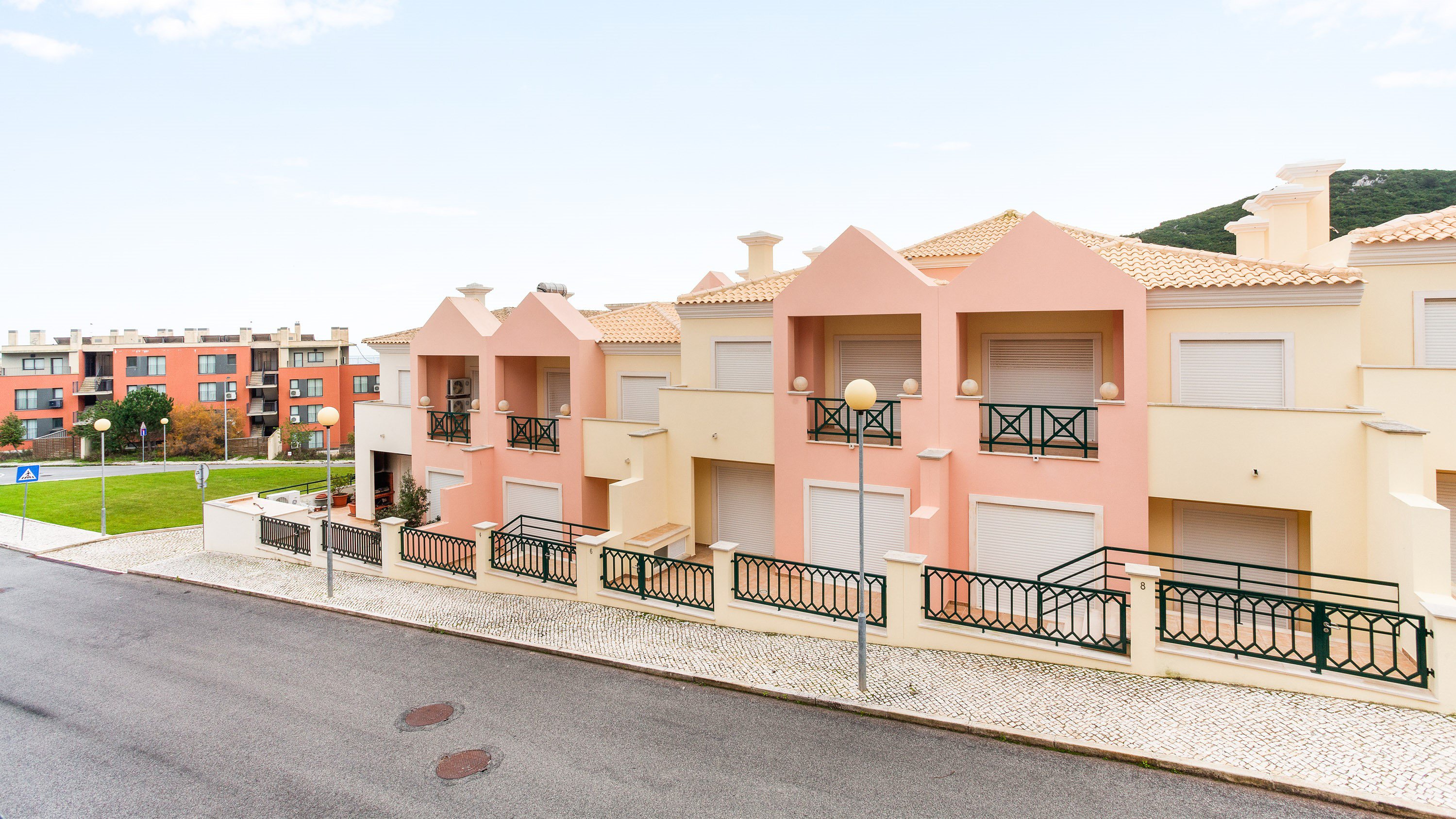 Foto 1 Apartamentos e Moradias na urbanização Terraços do Castelo, em Sesimbra