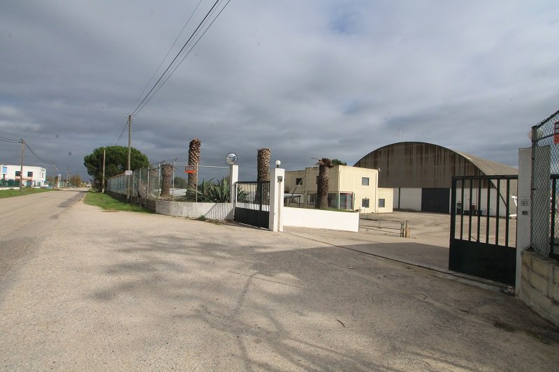 Foto 1 Armazém industrial com edifício de escritórios