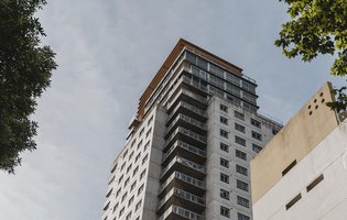 Habitação Freepik angulo-baixo-de-arranha-ceu-na-cidade.jpg