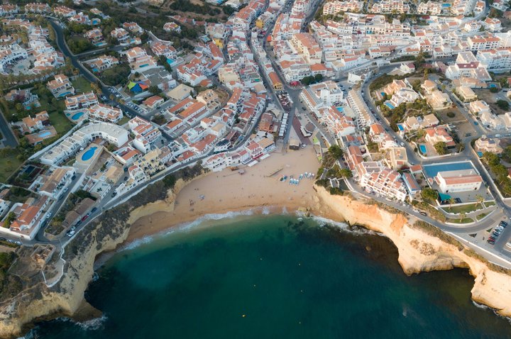 Nómadas executivos escolhem Algarve para trabalhar remotamente