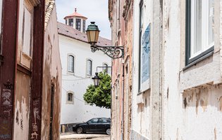 RU pexels-micheilecom-__-visual-stories-12704502.jpg