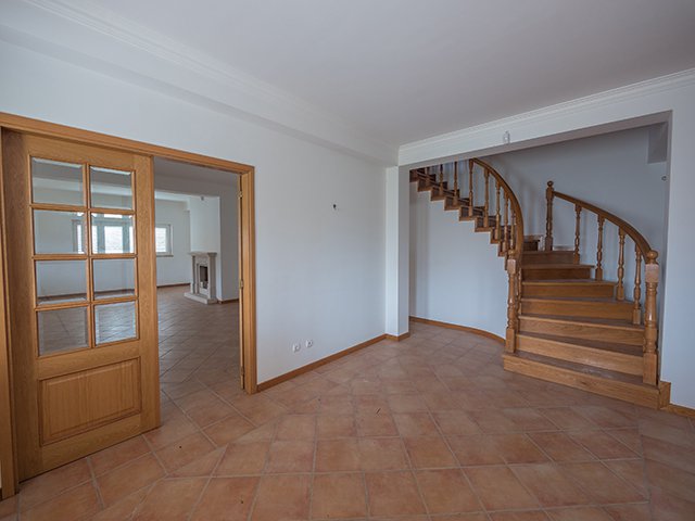 Foto 1 Moradia V4, com 3 pisos e 4 suites