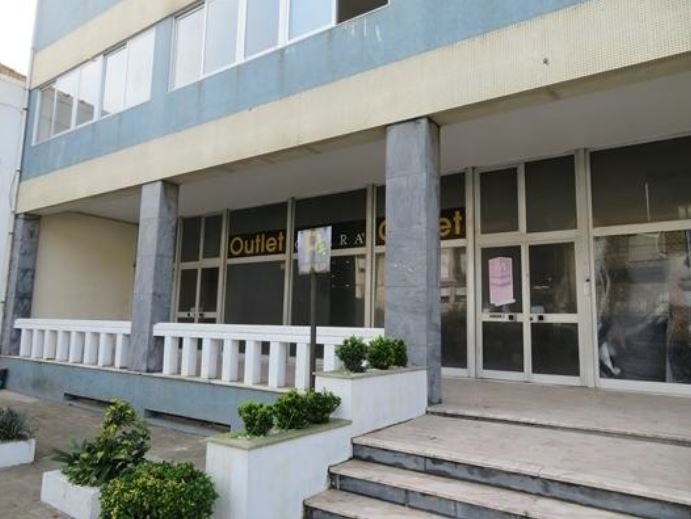 Foto 1 Armazém com espaço comercial