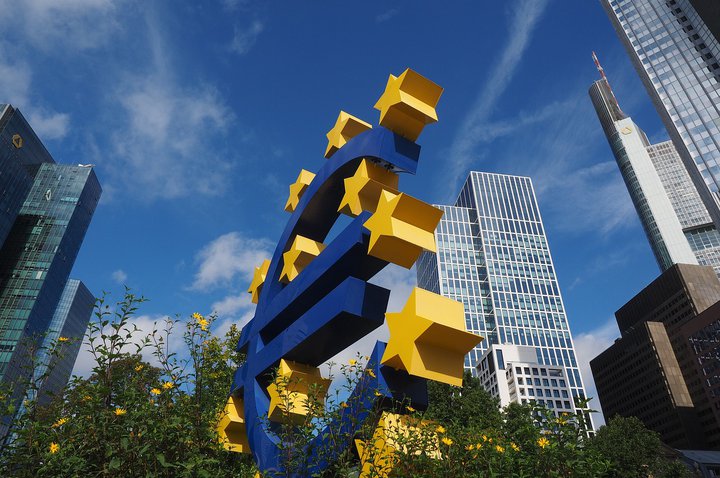 Banco Central Europeu abranda subida dos juros em maio