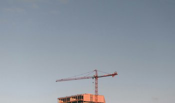 construção grua chris-zhang-3u32VkeFCfg-unsplash.jpg