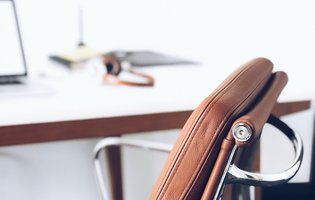 escritorios cadeira lee-campbell-gA-km82BywY-unsplash.jpg