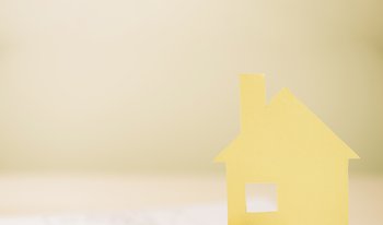 figuras-e-moedas-de-casas-amarelas.jpg