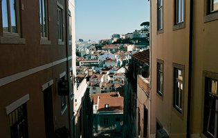 habitacao Lisboa arthur-hinton-VqFvp8tL6Jk-unsplash.jpg