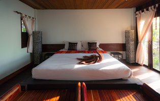 hotel alojamento alexander-kaunas-7ZD_JIwl410-unsplash.jpeg