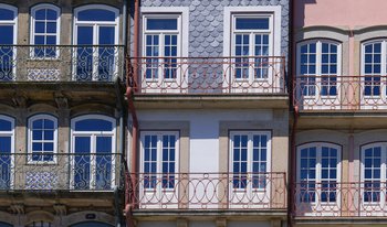 view-colorful-traditional-facade-porto-portugal.jpg